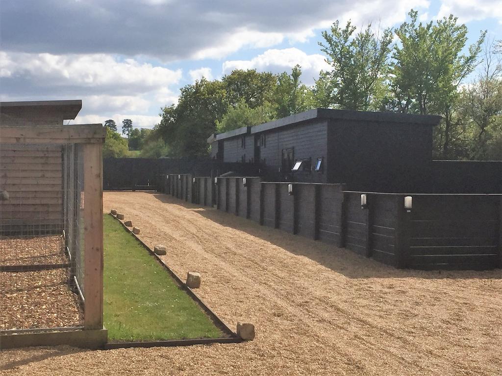 Willow Court Farm The Lodge & Petting Farm, 8 Mins From Legoland & Windsor, 15 Mins From Lapland Uk Eksteriør billede